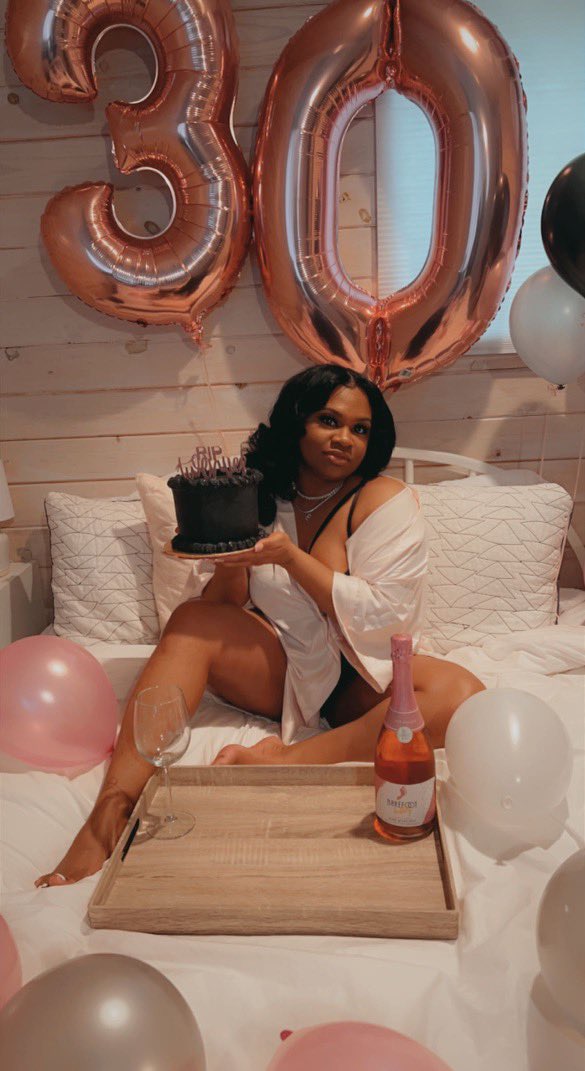 ebbiekayy's tweet photo. Talk 30 to me, baby ♓️💞 #3/7 https://t.co/QVytTsJEA2