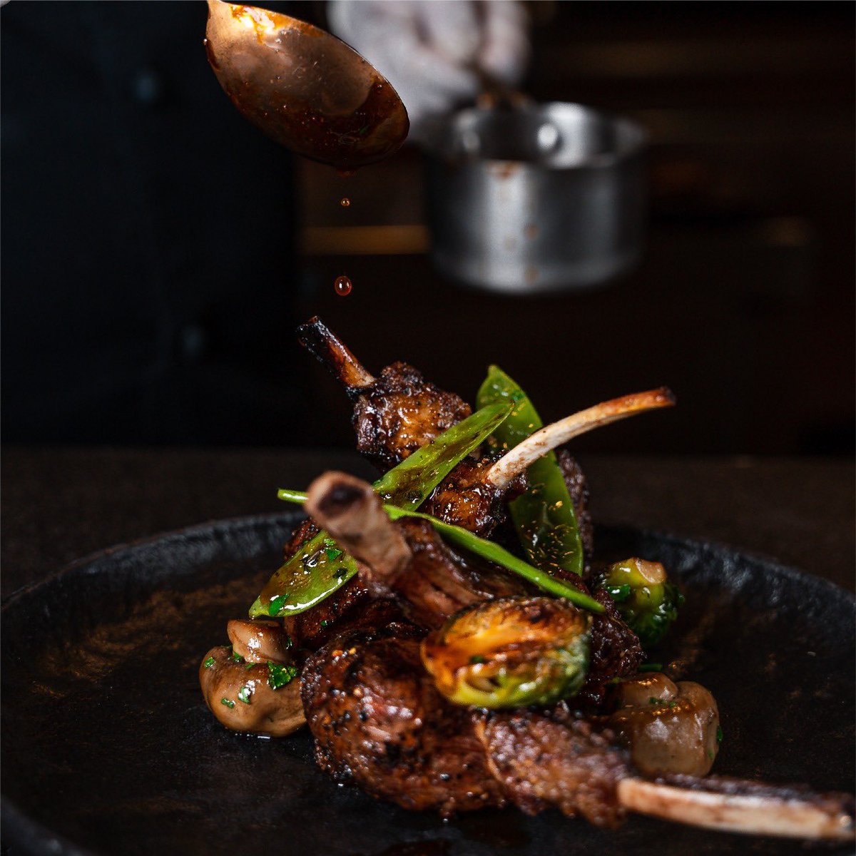 ovvilounge's tweet photo. Lamb chops,Grilled to perfection in our josper oven. 

Spoiler: you won't find them anywhere else.

قطع لحم الضأن ، مشوية بإتقان في فرن جوسبر الخاص بنا, لن تجدهم في أي مكان آخر.

 #اوفي #مطعم #مطاعم #مطاعم_الرياض #موسم_الرياض #ستيك #لحم #لحوم
#ovvi #riyadh #restaurant https://t.co/Xu7RwCzI16