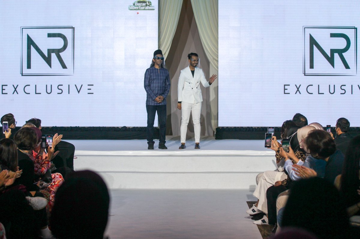 naqibnotfool's tweet photo. Alhamdulillah done with the NR RAYA 2022 Fashion Show! Thank you abg @saifulapek for the Cameo!! #CIMBPREFERRED #BAZARSIBERTURAHIMCIMB https://t.co/WJqAqv0O05