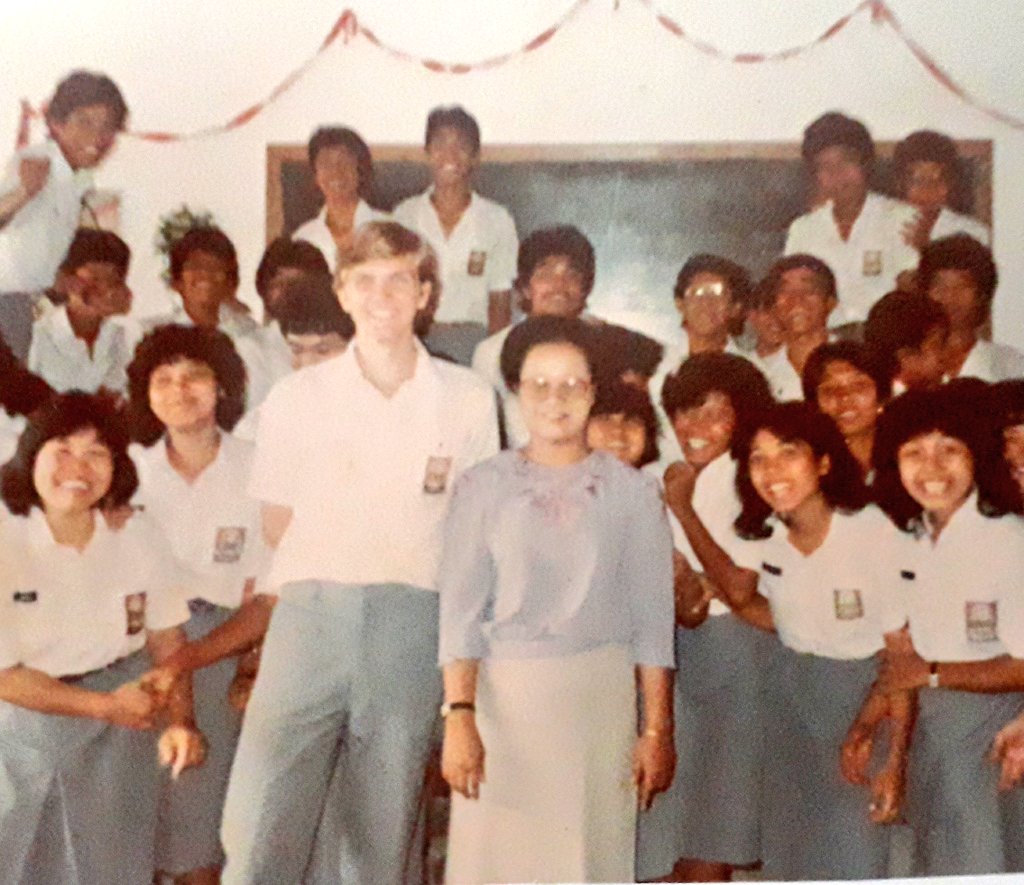 BruceEmond's tweet photo. Monday memories 
SMA 3, Padang, 🇮🇩 1986 ... https://t.co/p3q9AzYDo4