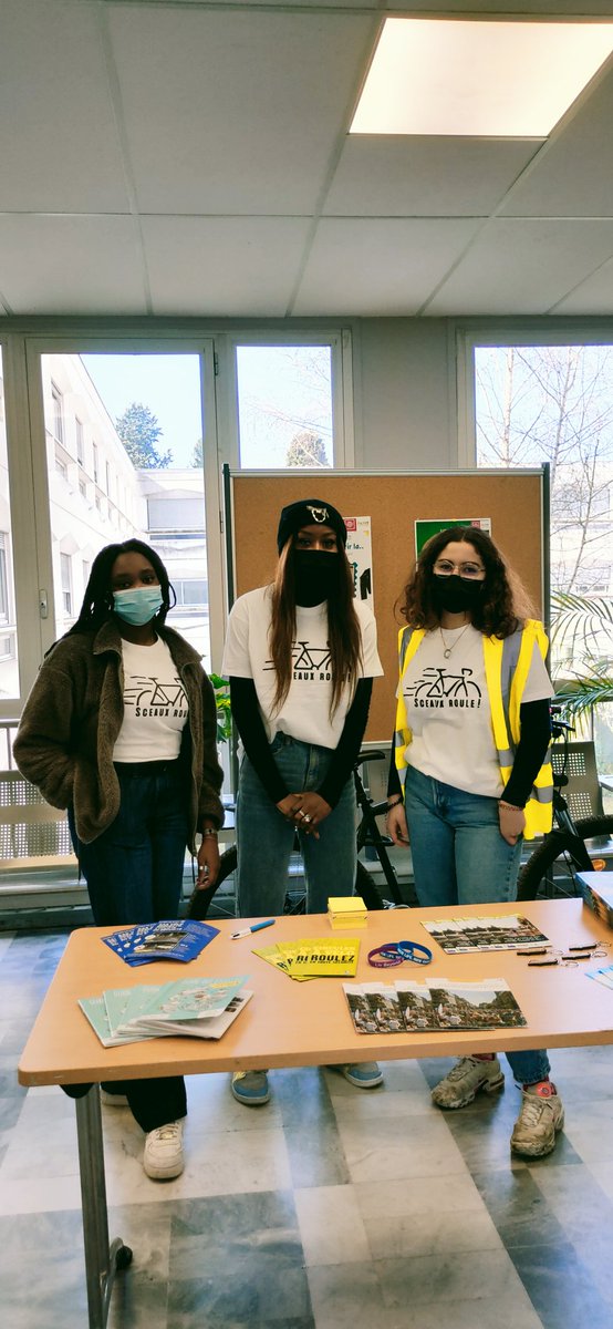 IUT_Sceaux's tweet photo. Poursuite d'études, découverte du #commerce #equitable, friperie #solidaire et sensibilisation à l'usage du vélo comme transport en commun... Le programme continue à @IUT_Sceaux.

#appendreautrement #JPRos https://t.co/aso3g5jg31