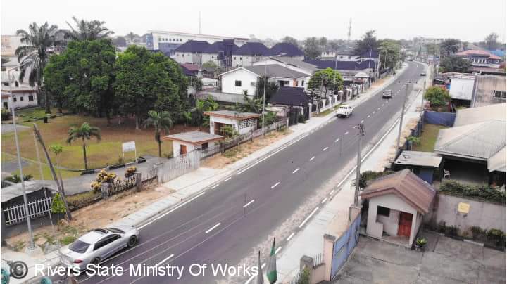 Manlike_ED's tweet image. Gov. Okezie Ikpeazu, the Executive Governor of Abia State on the invitation of Rivers State Government led by Gov. Wike is currently performing the commissioning ceremony of the completed Orogbum crescent in GRA phase II, Port Harcourt built by #GovWike𓃵