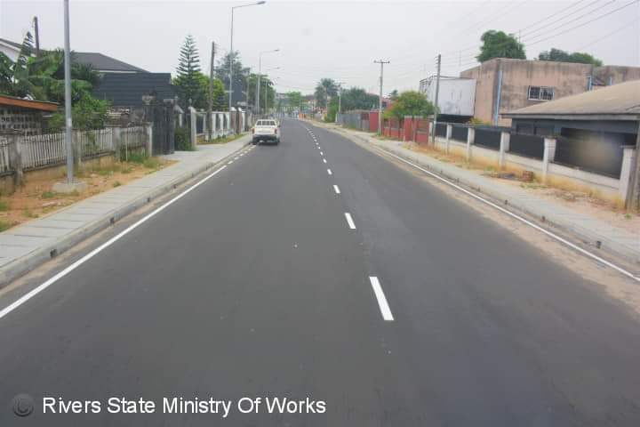 Manlike_ED's tweet image. Gov. Okezie Ikpeazu, the Executive Governor of Abia State on the invitation of Rivers State Government led by Gov. Wike is currently performing the commissioning ceremony of the completed Orogbum crescent in GRA phase II, Port Harcourt built by #GovWike𓃵