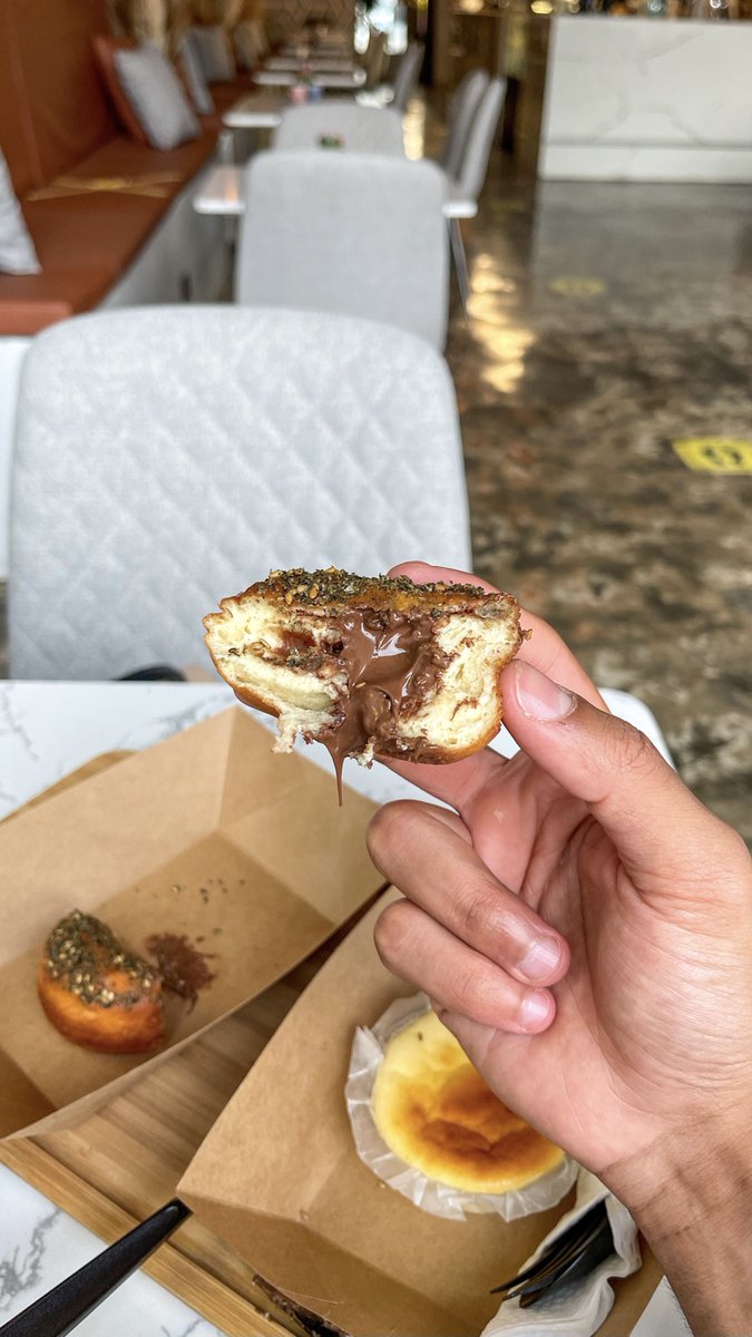 NaderNaderklf's tweet photo. كوفي@boltcofe 
مكان مرتب وجميل ولاتطوفكم حلوياتهم 😍👌👌
واذا معكم اطفال جنبهم مركز اطفال ترفيهي نزلوهم وتقهوو 👍👍
وقت عملهم من 8 الصباح الى 11 بالليل 
https://t.co/m37nq1VWzR https://t.co/do4T3DpvfX