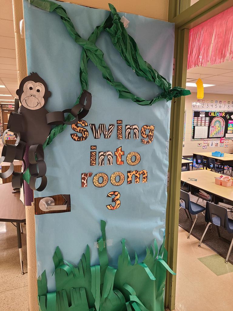 VioletElem's tweet photo. Right to Read Week begins today! "Welcome to the Jungle" #amazingstaff #SuperVioletES Huge shoutout to this incredible staff!!🦍🦓🐯 https://t.co/JZxAjqbFUI