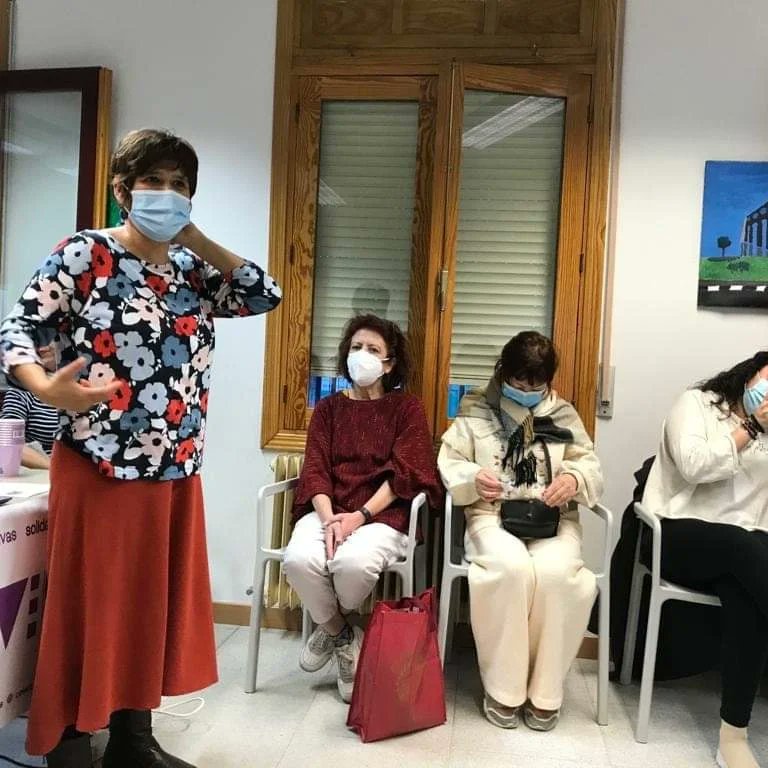 DiversasNaval's tweet photo. Otra cruel forma de violencia de género es la #trata. Interesante charla de nuestra compañera Iskra para conocer más del tema y del trabajo que realizan desde @ProyecEsperanza Importante saber detectar los casos en un problema que afecta a más de 2 millones de personas al año https://t.co/YwxfzNttRc