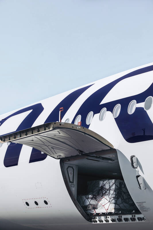 FinnairCargo's tweet photo. Good news for cargo customers! We reinstate weekly cargo service to/from Shanghai from 10 March and three weekly frequencies to/from Seoul from 12 March. https://t.co/DyLMlwYSSC https://t.co/wt1ANyl7tk