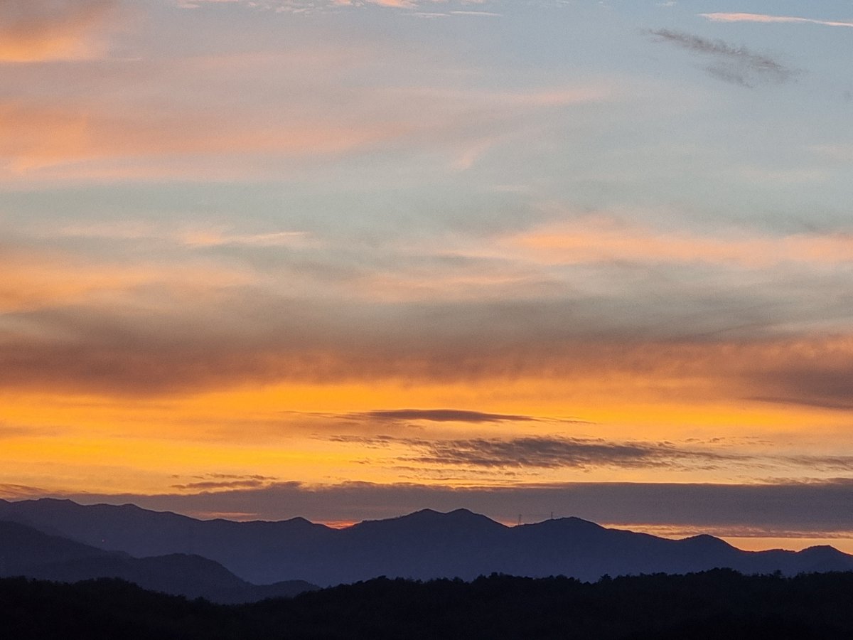 0sky0sky0's tweet photo. Sunset on August 29, 2021.
2021년8월29일 일몰 https://t.co/dQkKE595sw