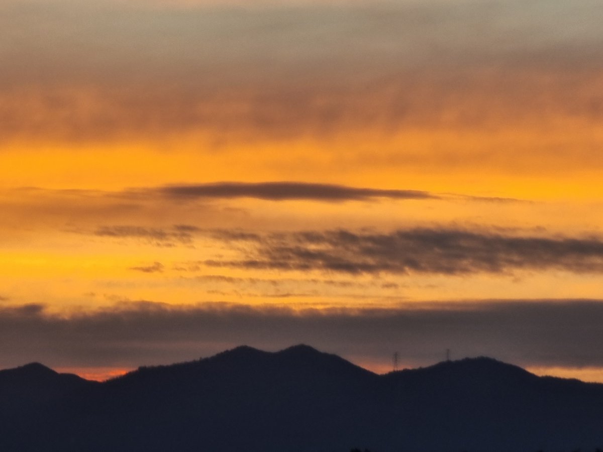 0sky0sky0's tweet photo. Sunset on August 29, 2021.
2021년8월29일 일몰 https://t.co/dQkKE595sw