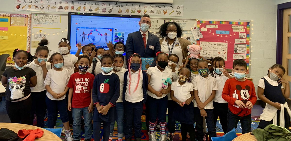 Mayor Day visited Leigth Walk Elementary and Middle School in Baltimore on Friday to wrap up Read Across America 2022! 🎉📕✏️We read The Word Collector by Peter H. Reynolds and We're All Wonders by R.J. Palacio. Thank you to our new friends for letting us spend the day with them!