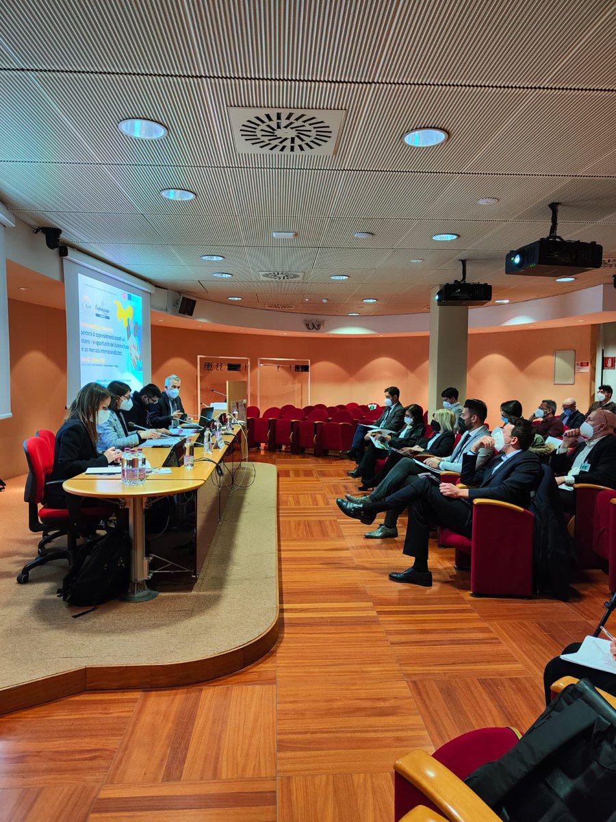 ConfartigLomb's tweet photo. È in corso il seminario, organizzato da Confartigianato Lombardia e #CIOFS FP Lombardia “Tra #formazione e #impresa” sulle opportunità del #SistemaDuale in un mercato internazionalizzato, a conclusione del progetto Erasmus https://t.co/87OWSljGyc #lavoro #erasmus https://t.co/1yjJe82qIa