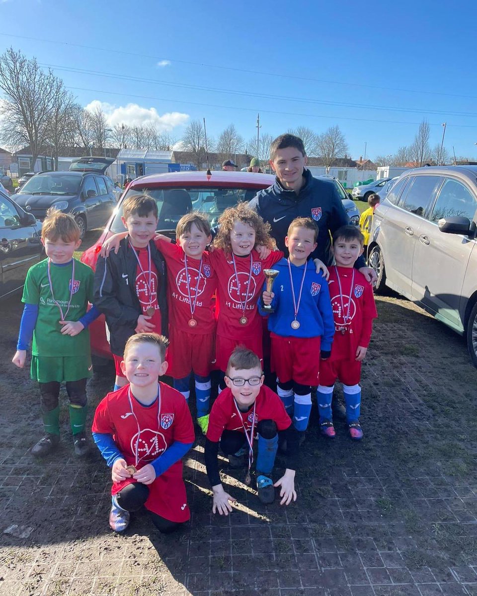 A1Lifts's tweet photo. Yesterday @EvolutionJnrFC U7's smashed it by beating their opponents 12-0! This team has worked so hard to get where they are today &amp; we're so proud to be their sponsors! Well done boys!!!! @JEvansLFC1 #grassrootsfootball #proud #sponsor #smashedit ⚽️⚽️⚽️⚽️⚽️⚽️⚽️⚽️⚽️⚽️⚽️⚽️ https://t.co/RDjOt7O2cU