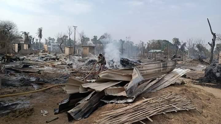 2021Revtweets's tweet photo. Junta terrorists violently stormed Wabar village, Sagaing's Demawso today and at least 65 civilian homes were left on ash. Junta also took locals' valuables and forced civilians to flee. 
#2022Mar7Coup
#WhatsHappeningInMyanmar https://t.co/uWhpBptmJN