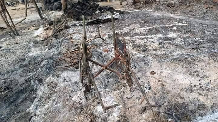 2021Revtweets's tweet photo. Junta terrorists violently stormed Wabar village, Sagaing's Demawso today and at least 65 civilian homes were left on ash. Junta also took locals' valuables and forced civilians to flee. 
#2022Mar7Coup
#WhatsHappeningInMyanmar https://t.co/uWhpBptmJN