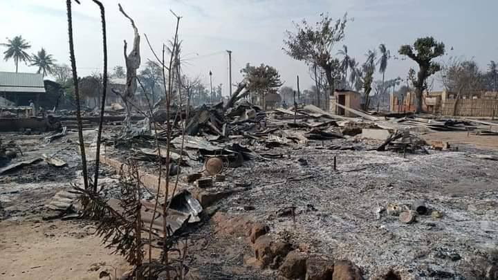 2021Revtweets's tweet photo. Junta terrorists violently stormed Wabar village, Sagaing's Demawso today and at least 65 civilian homes were left on ash. Junta also took locals' valuables and forced civilians to flee. 
#2022Mar7Coup
#WhatsHappeningInMyanmar https://t.co/uWhpBptmJN