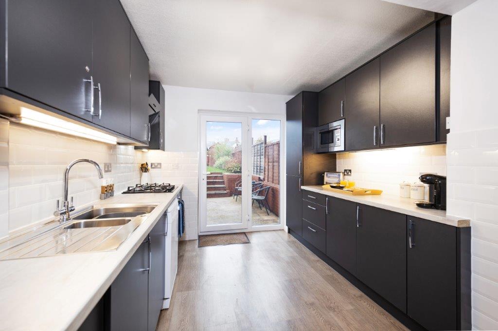 Book a midweek stay at Pendicke Cottage, a newly renovated house in Southam, a short walk to all takeaways, shops &amp; pubs. It has a fully-equipped kitchen, TV with streaming, Washing machine &amp; Wi-Fi ow.ly/NwQN50IbwJ8 #midweekbreaks #pendickecottage #staycation #southam