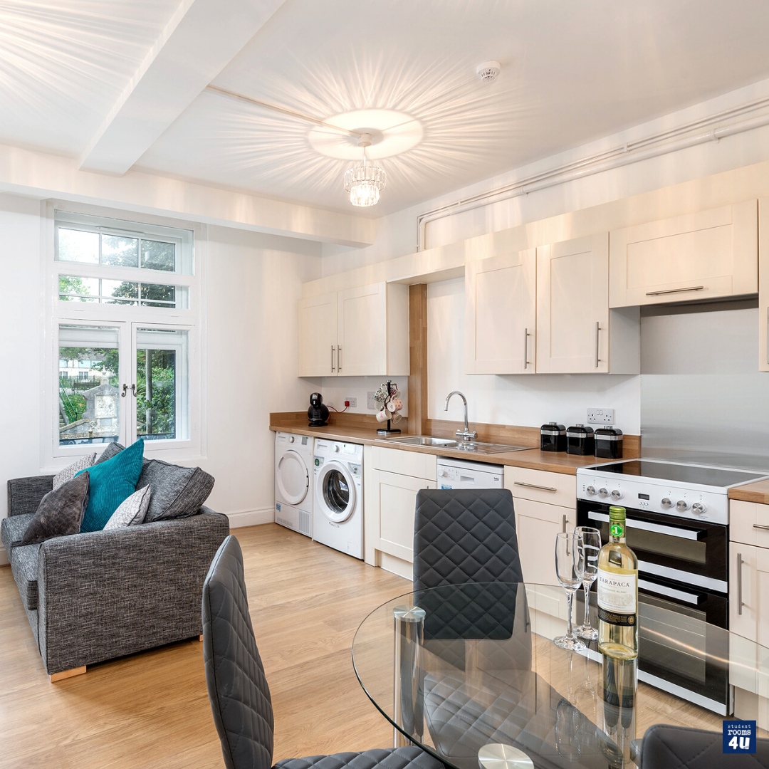 StudentRooms4U's tweet photo. ONLY ONE 2 BED PROPERTY REMAINING FOR 2022/23! 😮

#studentaccommodationplymouth #studentrooms4u #universityofplymouth #studentaccommodation #plymouthuk #studentapartment #nodeposit #virtualviewings #studentletsplymouth #studenthousing #studentliving https://t.co/yxm0Fxermy