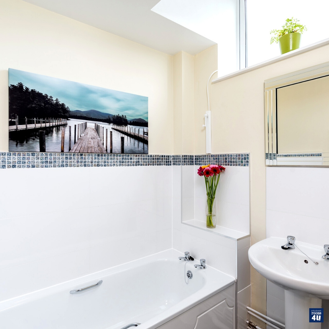 StudentRooms4U's tweet photo. ONLY ONE 2 BED PROPERTY REMAINING FOR 2022/23! 😮

#studentaccommodationplymouth #studentrooms4u #universityofplymouth #studentaccommodation #plymouthuk #studentapartment #nodeposit #virtualviewings #studentletsplymouth #studenthousing #studentliving https://t.co/yxm0Fxermy