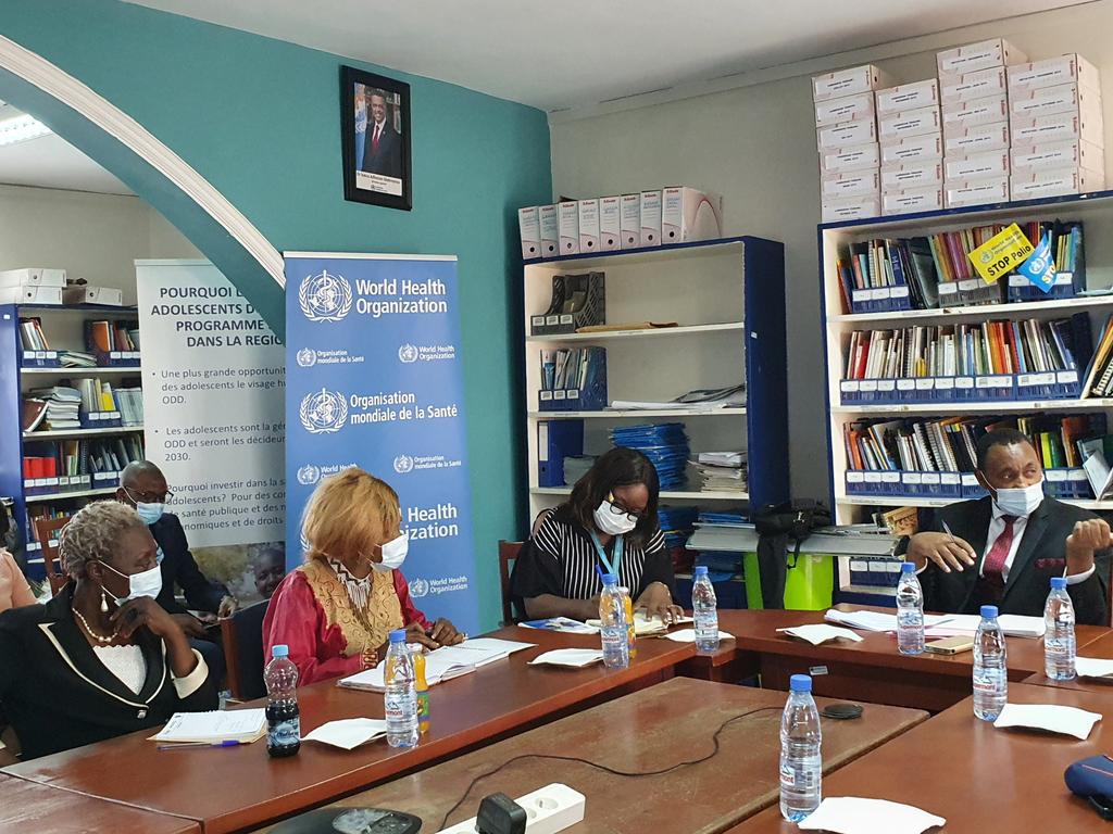 whocmr's tweet photo. #IWD2022 #HappeningNow The WHO Representative @PhanuelHabimana discussion with the panelists Princess Kuna Christine President of @ACAFEJ  and Madame Ayissi Julienne Councellor at #Cameroonsupremecourt in presence of all staff on women, health and rights @UN_Cameroon @WHOAFRO https://t.co/PbfSLBHeHK