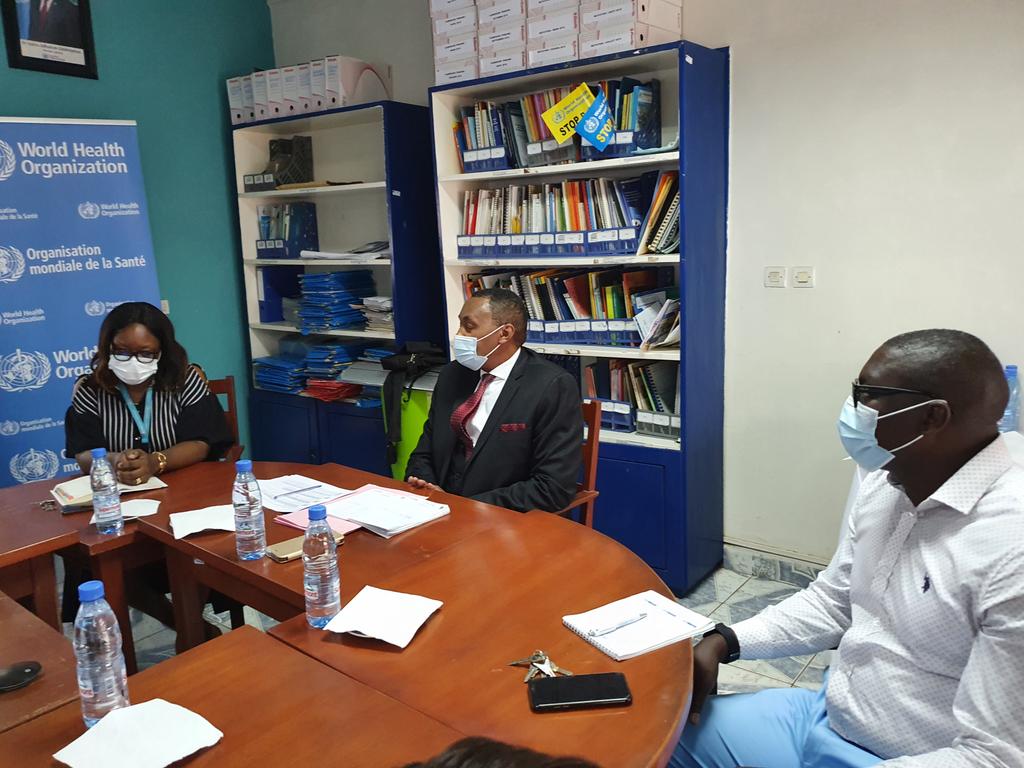 whocmr's tweet photo. #IWD2022 #HappeningNow The WHO Representative @PhanuelHabimana discussion with the panelists Princess Kuna Christine President of @ACAFEJ  and Madame Ayissi Julienne Councellor at #Cameroonsupremecourt in presence of all staff on women, health and rights @UN_Cameroon @WHOAFRO https://t.co/PbfSLBHeHK