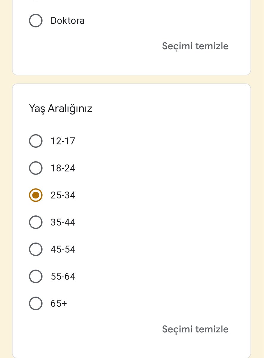 Şakaklarıma kar mı yağdı ne var?
Benim mi Allahım bu çizgili yüz?
Ya gözler altındaki mor halkalar?
Neden böyle düşman görünürsünüz,
Yıllar yılı dost bildiğim aynalar?