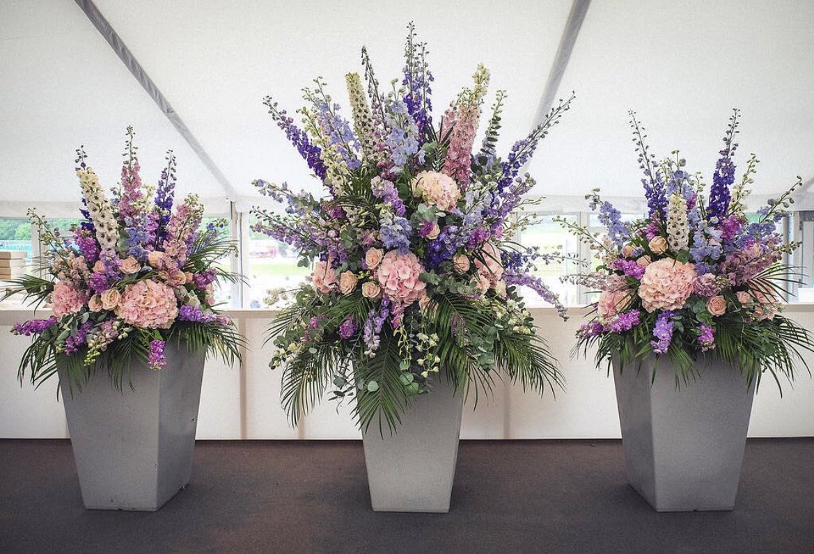 We’re backkkk! look how unreal these arrangements are 😍😍 if you have a corporate event or wedding coming up, please don’t hesitate to get in touch!