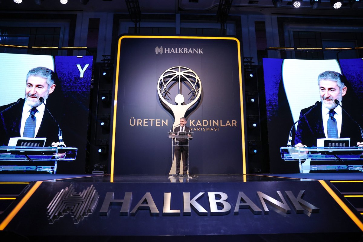 NureddinNebati's tweet photo. Halkbank Üreten Kadınlar Yarışması Ödül Töreni'nde kadın girişimcilerimize ödüllerini takdim ettik. Kadınların toplumsal hayatın her alanında aktif bir rol üstlenmesi, ülkemizin potansiyelini gerçekleştirebilmesi adına hayati bir önem arz etmektedir. https://t.co/Y2aK2yyDLr