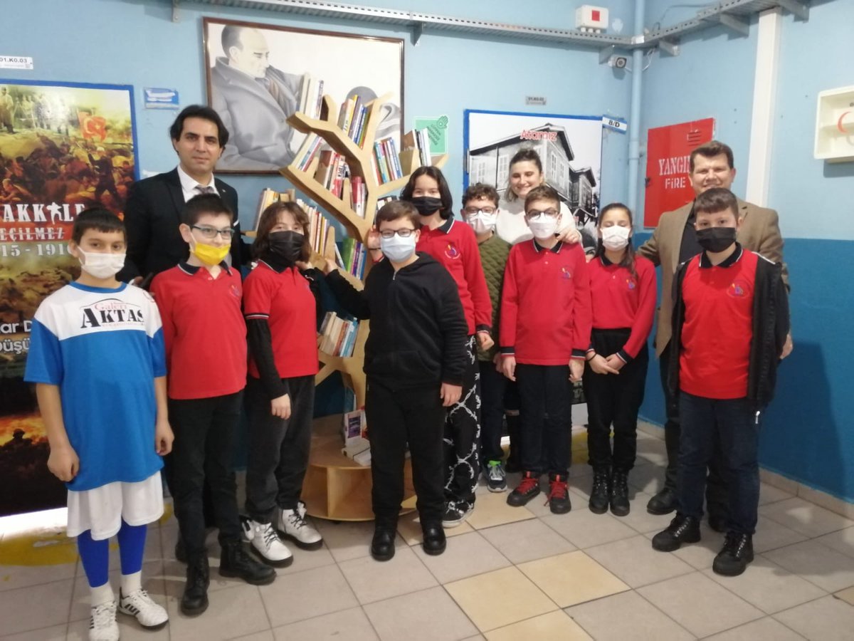 saz_ilhan's tweet photo. KİTAP TOPLAMA KAMPANYASI KAPSAMINDA BAĞIŞLANAN  KİTAPLAR OKULLARIMIZIN KÜTÜPHANELERİNDE YERLERİNİ ALMAYA DEVAM EDİYOR.
"HER ŞEY BİR KİTAPLA BAŞLADI " sloganlarıyla; bağış yapılan kitaplardan #400 Adet @YektaKesan Kütüphanesinde yerlerini aldı. @tcmeb @edirne_valiligi https://t.co/frhC6V23Cr
