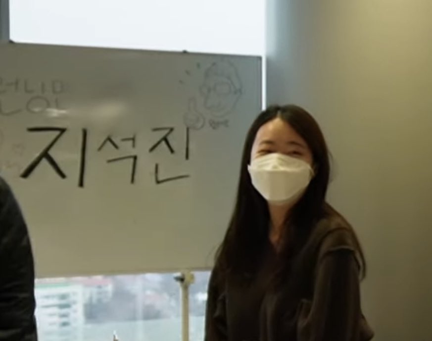 pyeonsae's tweet photo. Welcome to Jee Seok Jin's Running Man ๐
#RunningMan #Ep594
*The whiteboard drawing was actually a spoiler from Gym Jong Kook ๐
#์ง์์ง #JeeSeokJin #JiSukJin #๋ฐ๋๋งจ https://t.co/UWzDzTwTLC