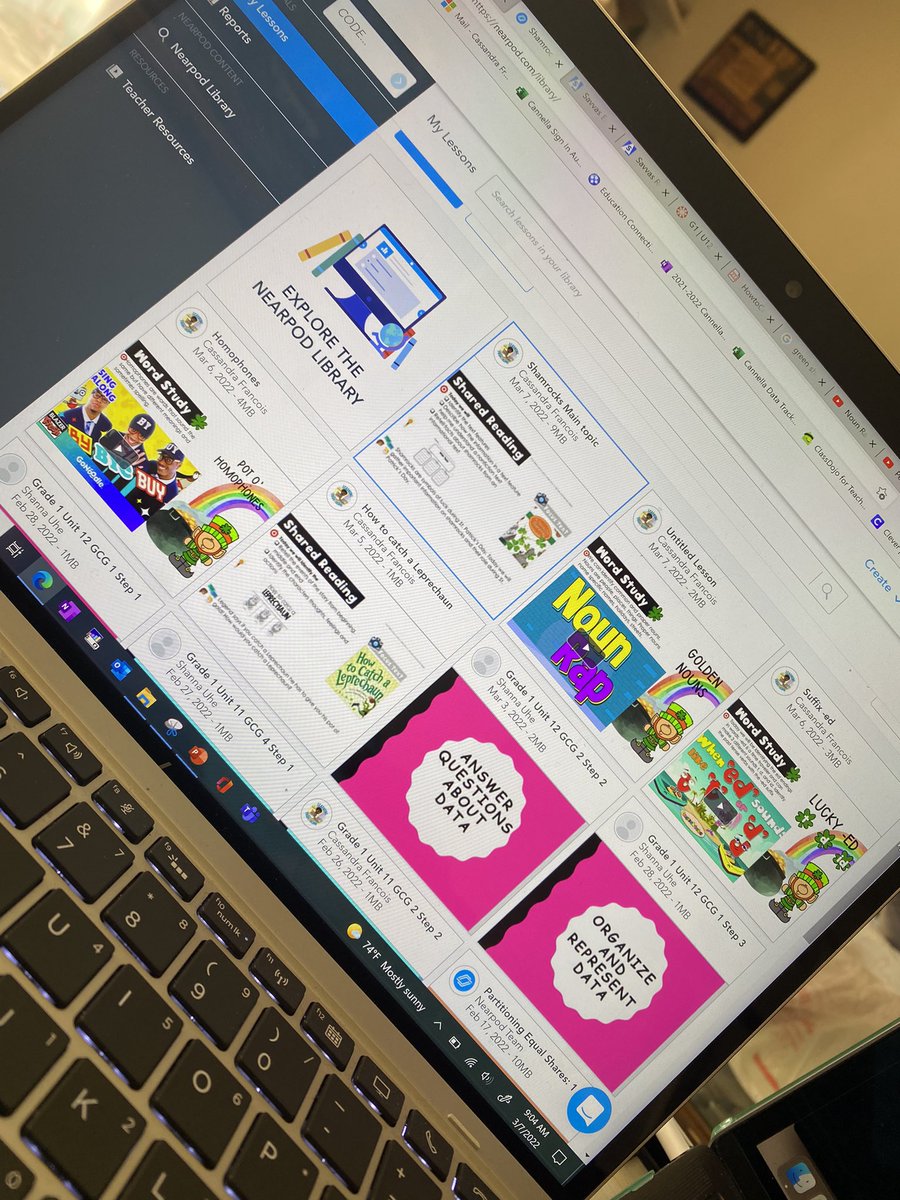 Cass_Francois's tweet photo. Getting the @nearpod ready for next week. When a student responds well to technology based assignments you make the necessary accommodations to ensure success… #teacherdiaries #confessionsofafirstgradeteacher
#firstgradediaries #Floridateacher #teachertwitter @CannellaElem https://t.co/pGRUyuGChe