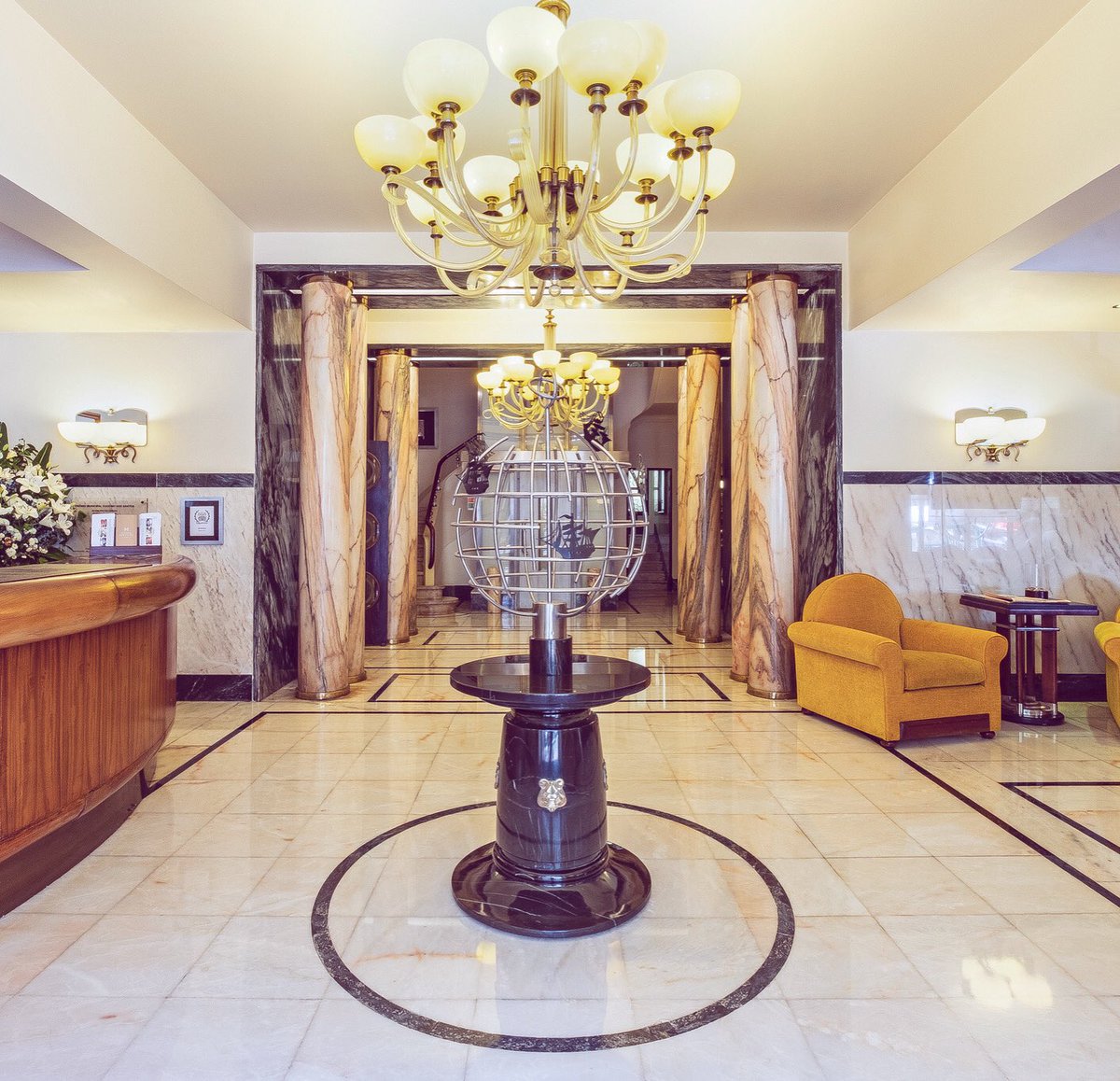 ‘There’s something about travel that can’t help but stir up the inner-romantic.’ Welcome to the Hotel Britania in Lisbon. Part of <a href="/HoteisHeritage/">LisbonHeritageHotels</a>, it was built in 1944 &amp; still evokes the glamour @ charm of that era. Read our review here. 🇵🇹 #travel #lisbon boemagazine.com/2022/03/boutiq…