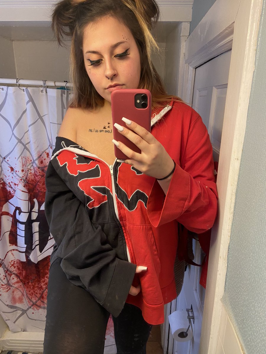 lolabree17's tweet photo. went to see @tweetmesohard last night, couldn’t of asked for a better first concert experience. WHOOP WHOOP #juggalo #GrandRapids #concert #twiztid #WhoopCity https://t.co/7f5QB161eS