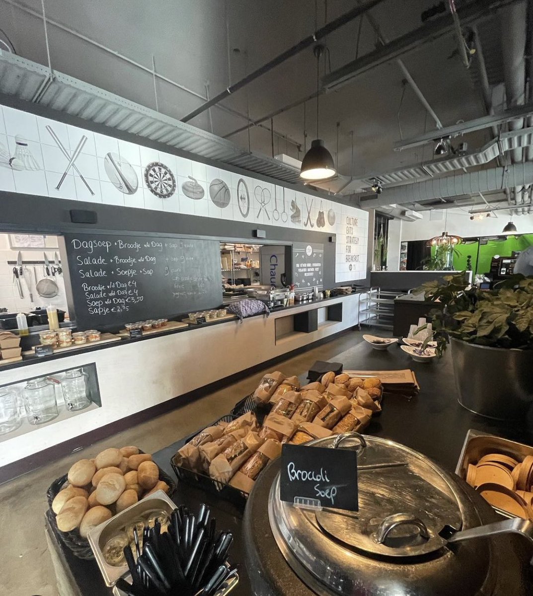 Vandaag gaat de opbrengst van de lunch in ons Grand café De Stip naar #Giro555 #SamenInActieVoorOekraine 💛💙