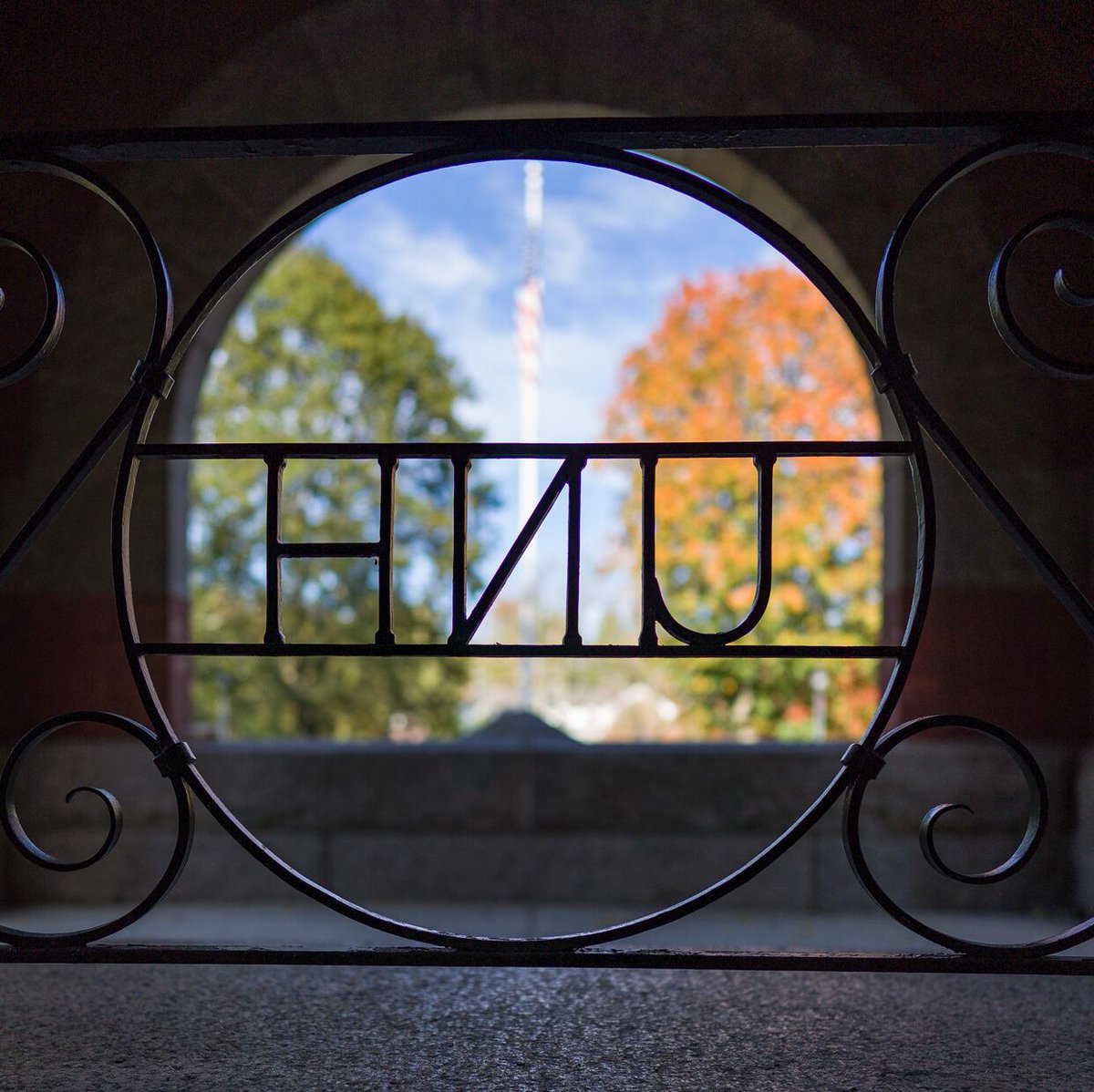 UNH_MUB's tweet photo. Tonight in the Strafford Room - Leadership: Now and Beyond Graduation. It's never too late to begin your leadership journey. How can your time at UNH best prepare for life beyond college? Tonight at 7pm! https://t.co/QYASYTschn