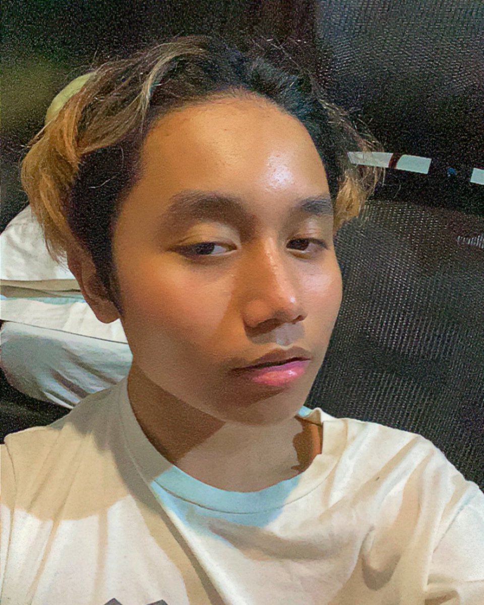 giancart4u's tweet photo. Ugh pur catfish day #BLINKSelcaDay https://t.co/PI4E4Uv43W