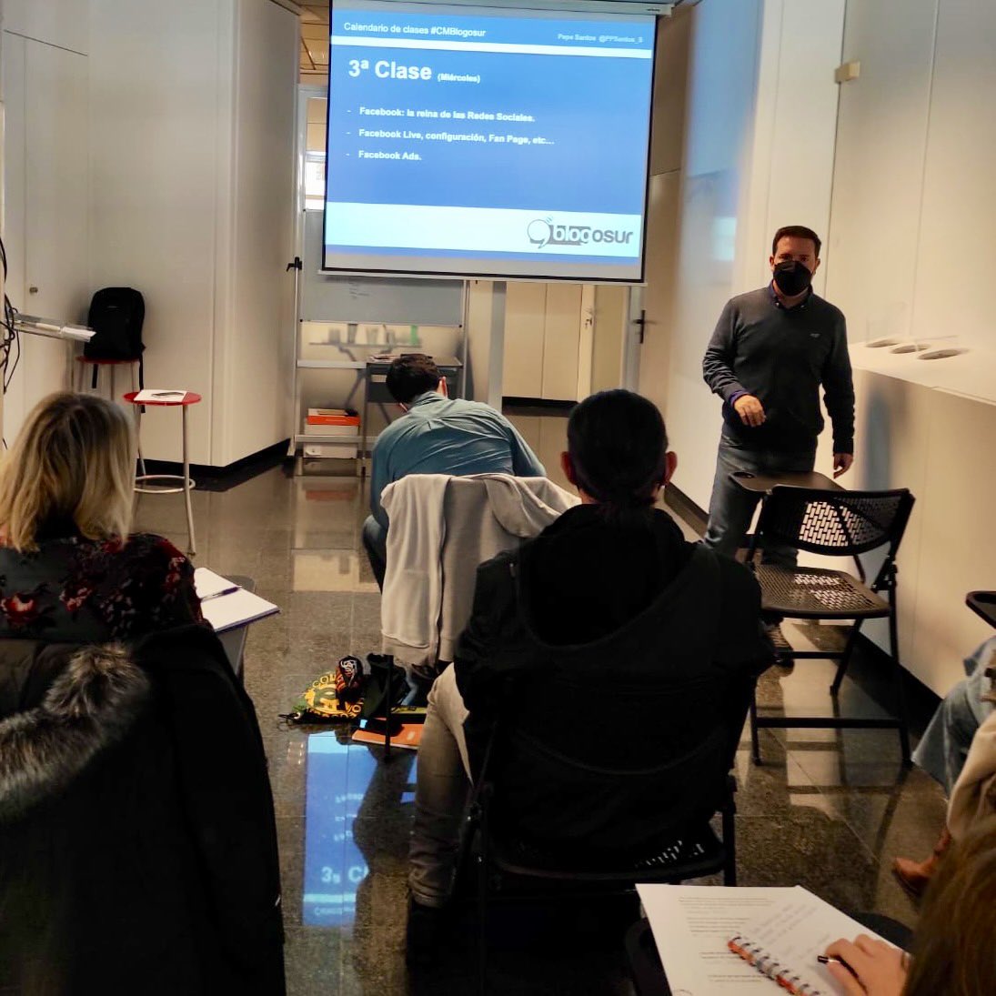 PPSantos_S's tweet photo. 🔵 Nuevo grupo de alumnos en el curso de #RedesSociales de @Blogosur.
👀 No están todos los que son ni son todos los que están.
#CMBlogosur #Curso #rrss #FormaciónBlogosur https://t.co/Q9uzr5toO1