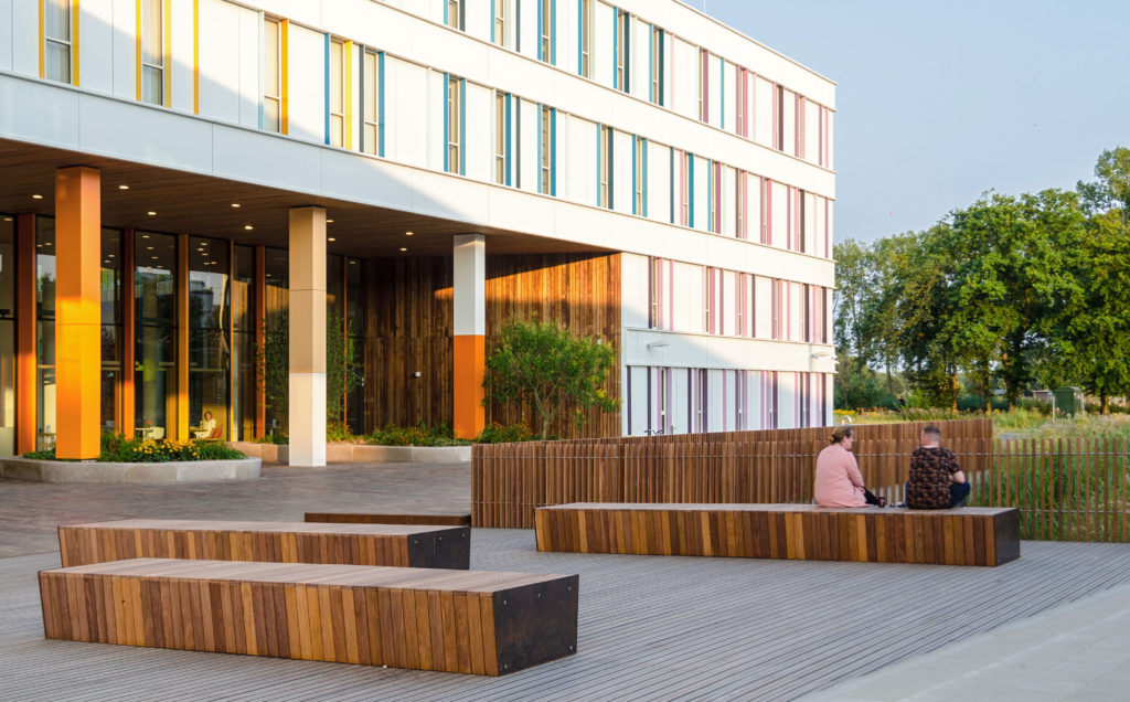 Het Prinses Máxima Centrum voor kinderoncologie in Utrecht biedt hulp aan Oekraïense kinderen met kanker, nu er door de oorlog een acute noodsituatie is ontstaan. Deze week worden de eerste kinderen al in het Máxima verwacht om hun behandeling in Nederland voort te zetten.