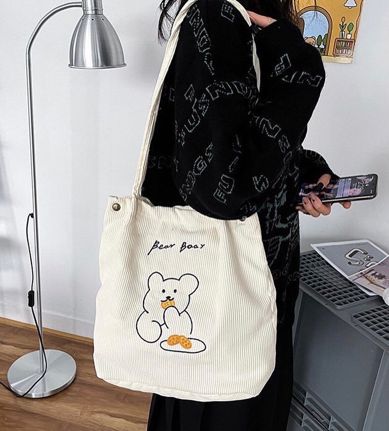 jakaikaaa's tweet photo. =͟͟͞♡ Price : 169฿.- | 𝚌𝚘𝚍𝚎: 𝟶𝟺𝟶
εїз มี2สี  ชมพู ขาว | ส่งฟรี ใบต่อไป+5
εїз วัสดุ : ผ้าลูกฟูก 
εїз ขนาด : กว้าง 33*สูง 36*กว้างฐาน 12 cm 
εїз สายสะพายยาว 30 cm
εїз ใส่A4 / ไอแพดได้💖

#กระเป๋าผ้า #กระเป๋าไอแพด #กระเป๋า #กระเป๋าสะพายข้าง #รับตัวแทน #กระเป๋าเกาหลี https://t.co/rvSI2g9neO