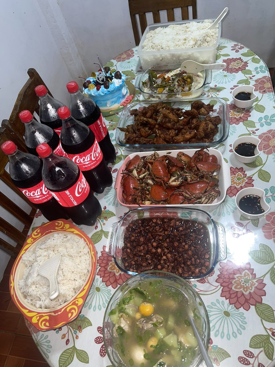 stevendere61's tweet photo. Family is love! 😍
#vacay #siargao #ofw #dubai #Philippines #seafoods #nativechicken https://t.co/jw0giC3MEW