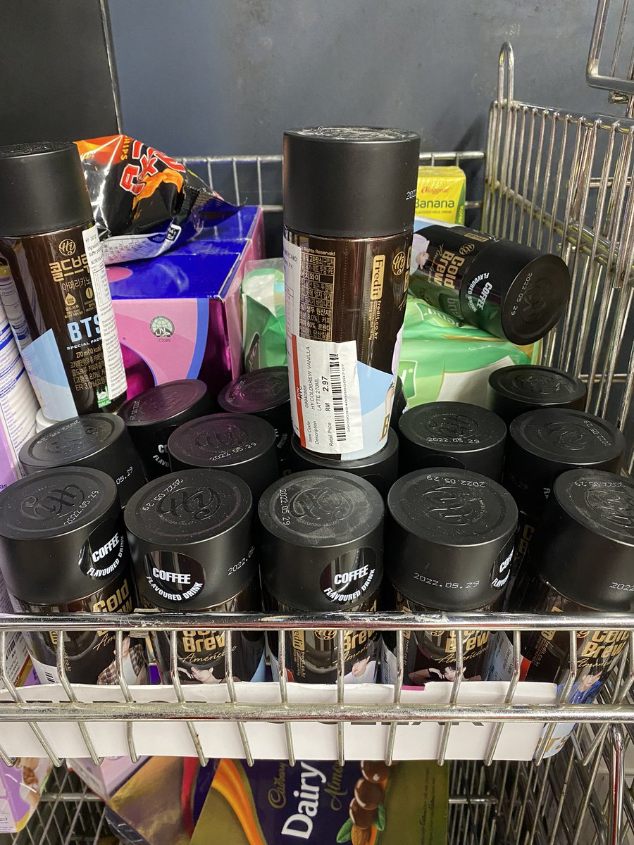 EmilyTham7's tweet photo. i bought the bts Americano for only rm2.97!! it was on clearance and the expiry date is on 29/5/2022!! 

now i dont feel bad for missing out on the rm2 deal for this in 7-11 on 14th feb :) https://t.co/VkNCGTnFgr
