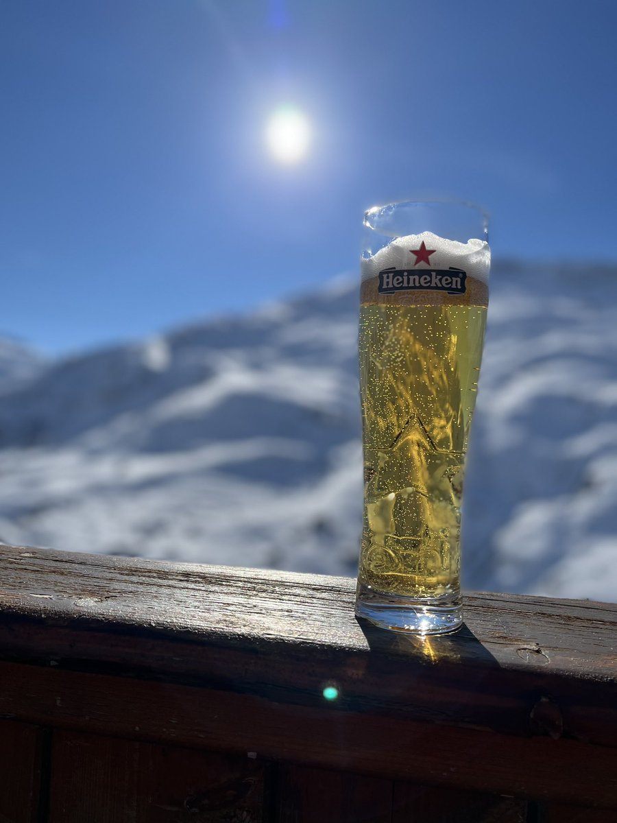 ukulelemark's tweet photo. Is it too early for après-ski? #Menuires #les3vallees #theworldslargestskiarea #3vallees https://t.co/uctUzX7dNy