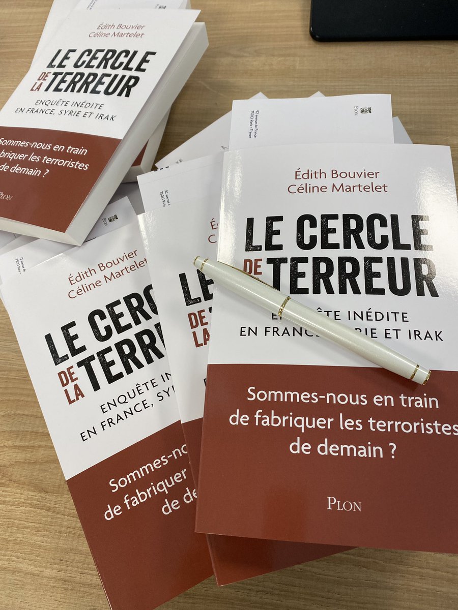 Il a fallu du temps pour finir ce nouveau livre. Beaucoup de temps pour écouter ici et ailleurs. Finalement : sortie le 17 mars avec <a href="/danslesrues/">Edith Bouvier</a> chez <a href="/EditionsPlon/">Editions Plon</a> #instantautopromo team <a href="/Longshot_off/">Long Shot</a>
