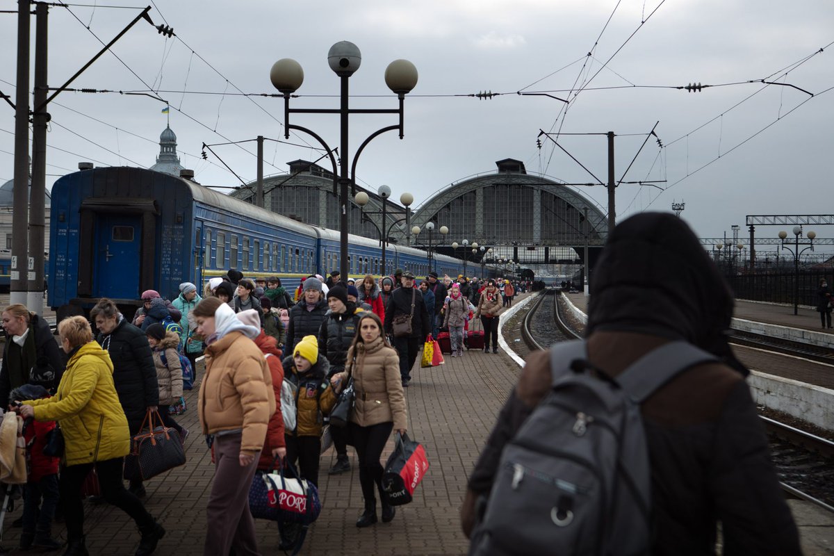 The border town of Przemyśl is the main entry point for Ukrainian refugees entering Poland.  A 📷reportage by Austrian photographer Florian Rainer #refugees #Ukraine eurozine.com/the-road-to-pr…