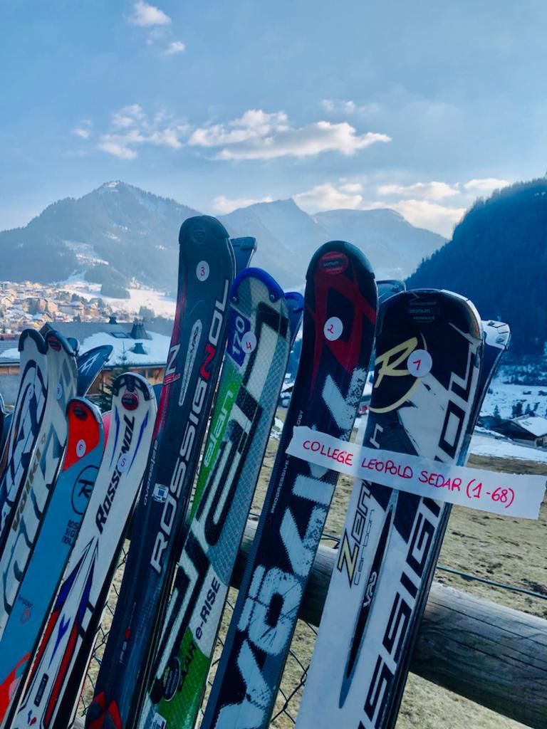 CollegeSenghor's tweet photo. Les 4èmes sont bien arrivés à destination :

"La route fut longue mais agréable. Nous venons d'arriver, la température est fraîche mais nous profitons d'un beau rayon de soleil."

Nous leur souhaitons de passer un excellent séjour https://t.co/hoAkCd2OTt
