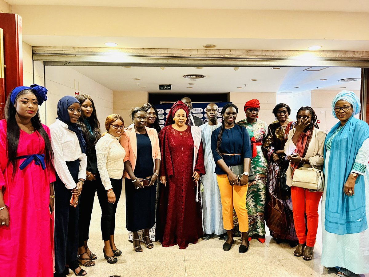 Maimouna_Diop24's tweet photo. Madame le Ministre @saly_dieng a présidé ce matin le Panel sur « La présidence sénégalaise de l’@_AfricanUnion : défis et perspectives pour les femmes sénégalaises dans un contexte de covid-19 et de changement climatique », #8mars #JIF https://t.co/f8UHldnExk
