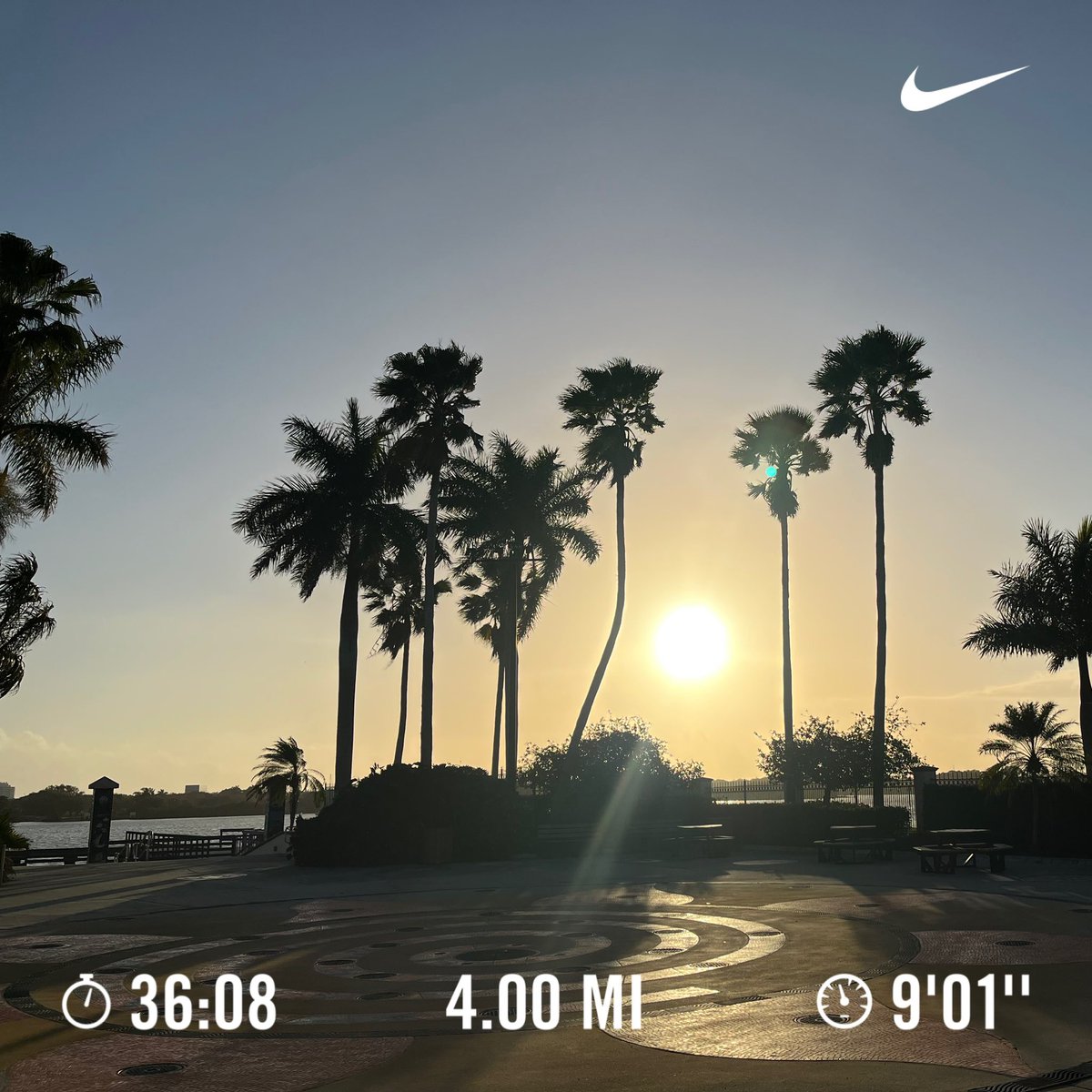 shannoncapezza's tweet photo. 4 mile run and a good Ab workout to start the week!   @charityltull https://t.co/CFdfluHjTk