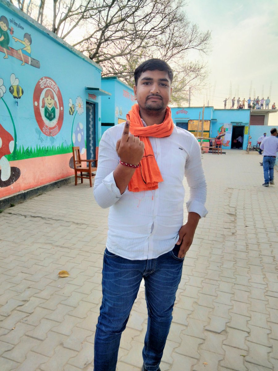 official4shivam's tweet photo. I voted for a better UP, developed UP. I voted for Yogi. 

#voteforyogi #कमल_संग_पूर्वांचल https://t.co/8MVBS8HOP1