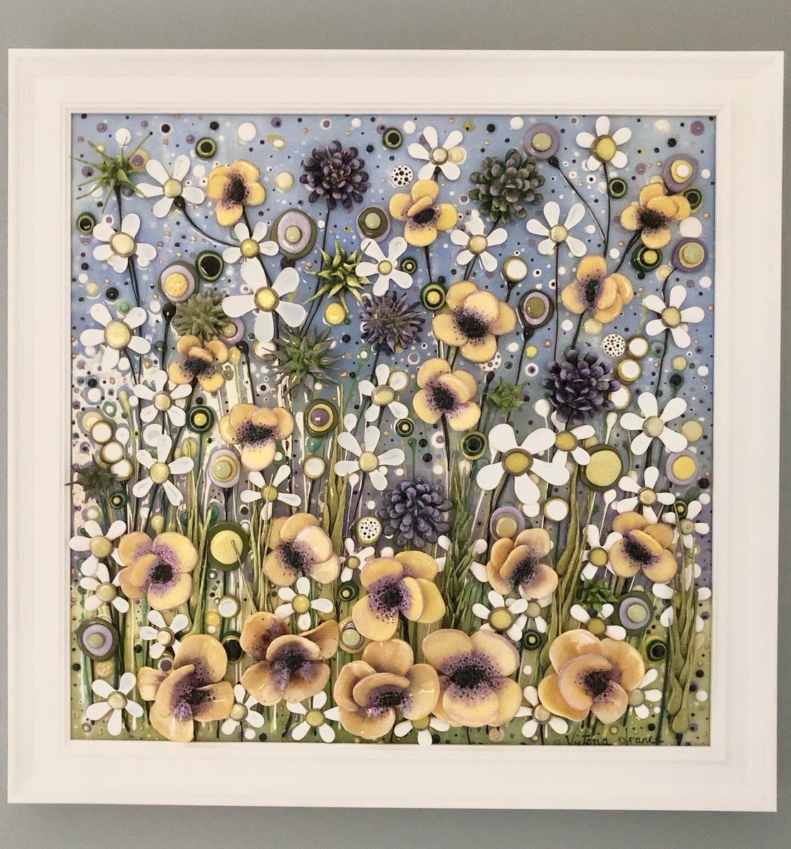 VFrance_Artist's tweet photo. A beautifully fresh, springtime commission! 💛💚💙💜 #mixedmediaartist #springtime #delicateblossoms #poppies #daisies #beautiful #independentartist #lovemyjob💙💚💜💛 https://t.co/MMzFGtojoU