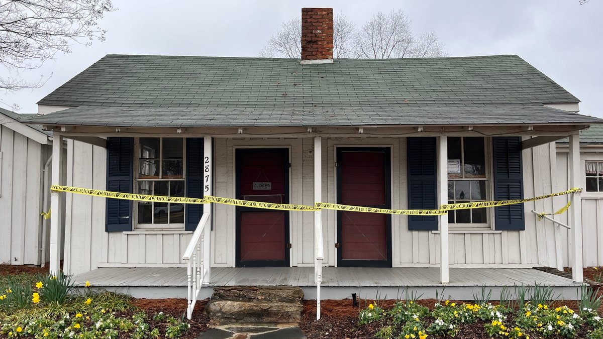 hannaraskin's tweet photo. The City of Smyrna didn't want me to report on the former Aunt Fanny's Cabin, one of the South's most violently racist restaurants. I was discouraged from using the library. My interview requests were declined by a spokeswoman who suggested I review an Italian restaurant instead. https://t.co/fPNG8CsBZV
