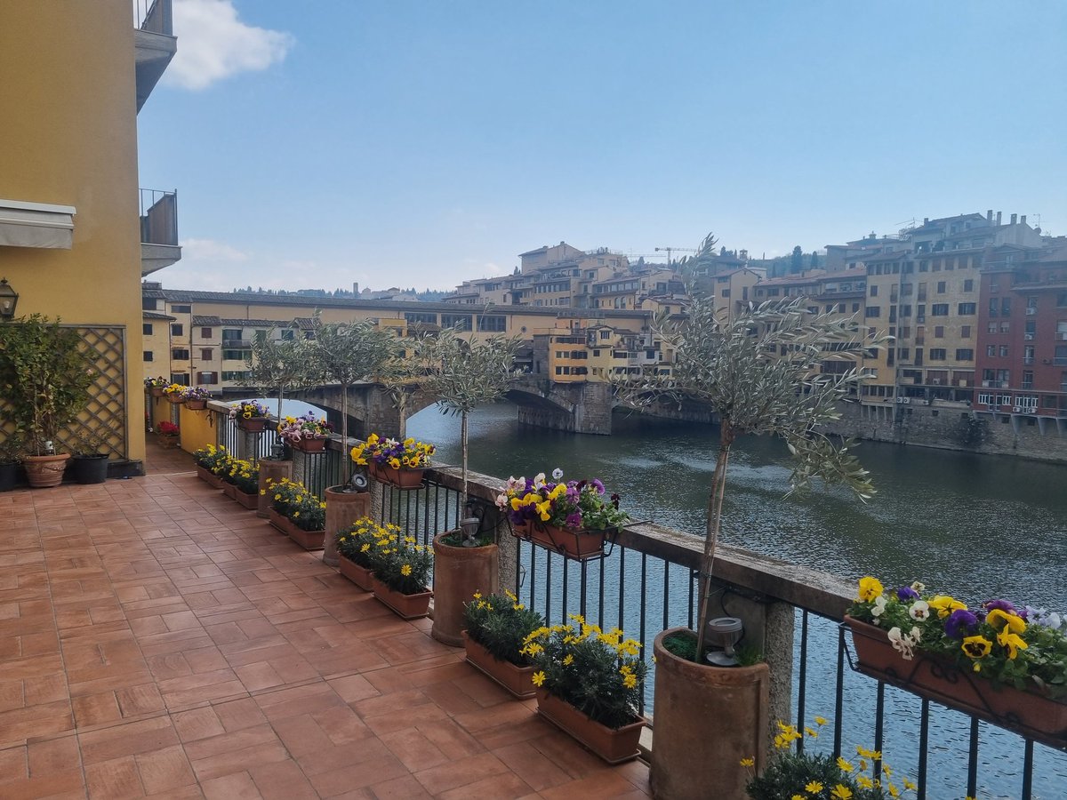 Lunch in Florence today. Fantastic view of Ponte Vecchio! #lunch #florence #pontevecchio #Italy #Italy #beautifulview #picoftheday #Tuscany #toscana #visitflorence #Travel #Firenze